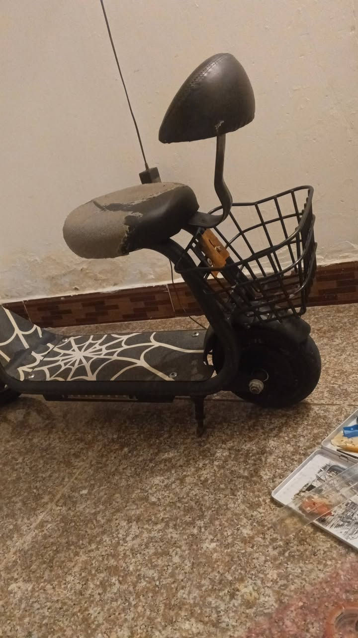 سلام عليكم عندي سكوتر الكهربائية كلش نظيفه بلوتوث و بيه كلوب قوي تحمل وزن100
سعره:175وبيه مجال حك الجيه
مكاني:الحريه 
***********
