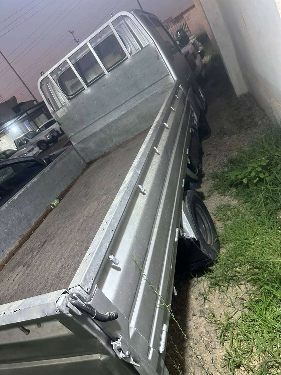 سمسوك موديل ٢٠٠٠ رقم صلاح الدين  تحول مباشر محرك بي تبخير قليل  كير كسن نضيف  سعر ٣٧ورقه    رقم *********** ملاحضه مكلف بالنشر اتصل ع الرقم@اشاره
