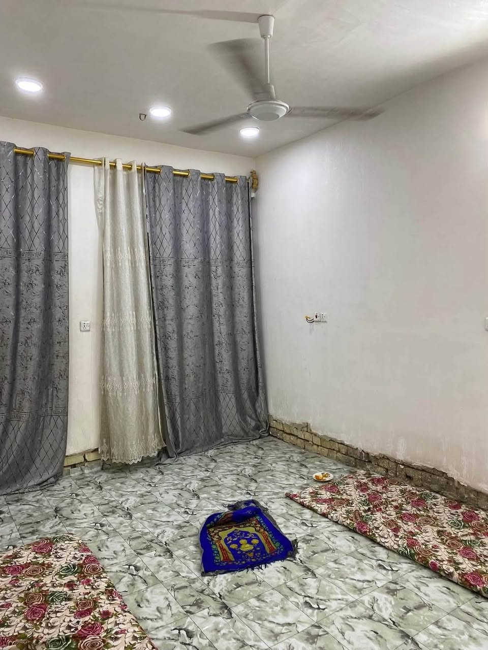 إسلام عليكم البيت البيع سند الأرض زراعي مساحة 100 متر 5*20 موقع لبيت خلف معمل الغاز البيت بي نقوصات سعر 50مليون وبي مجال تواصل على هذا رقم ***********
