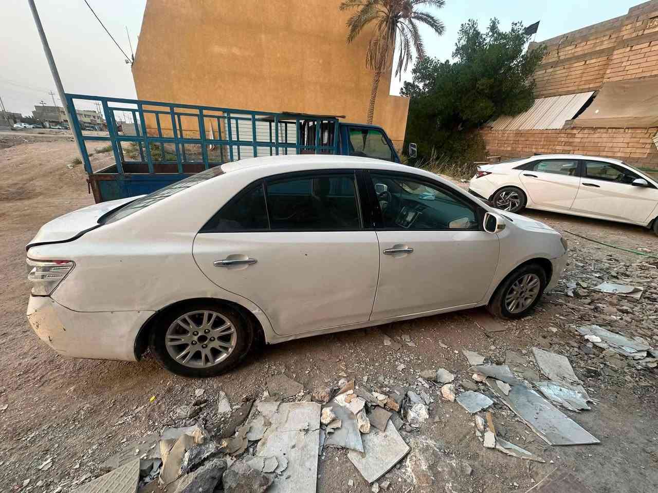 سلام وعليكم للبيع سيارة سايبة اريو مديل2018سيارة ادوات بيهة فقط ضربة بلجاملق الخلفي مثل ماموضح بصورة سيارة مامتعوبة مكينة كير خير من اللة السعر25مكاني البصرة رقم ***********
