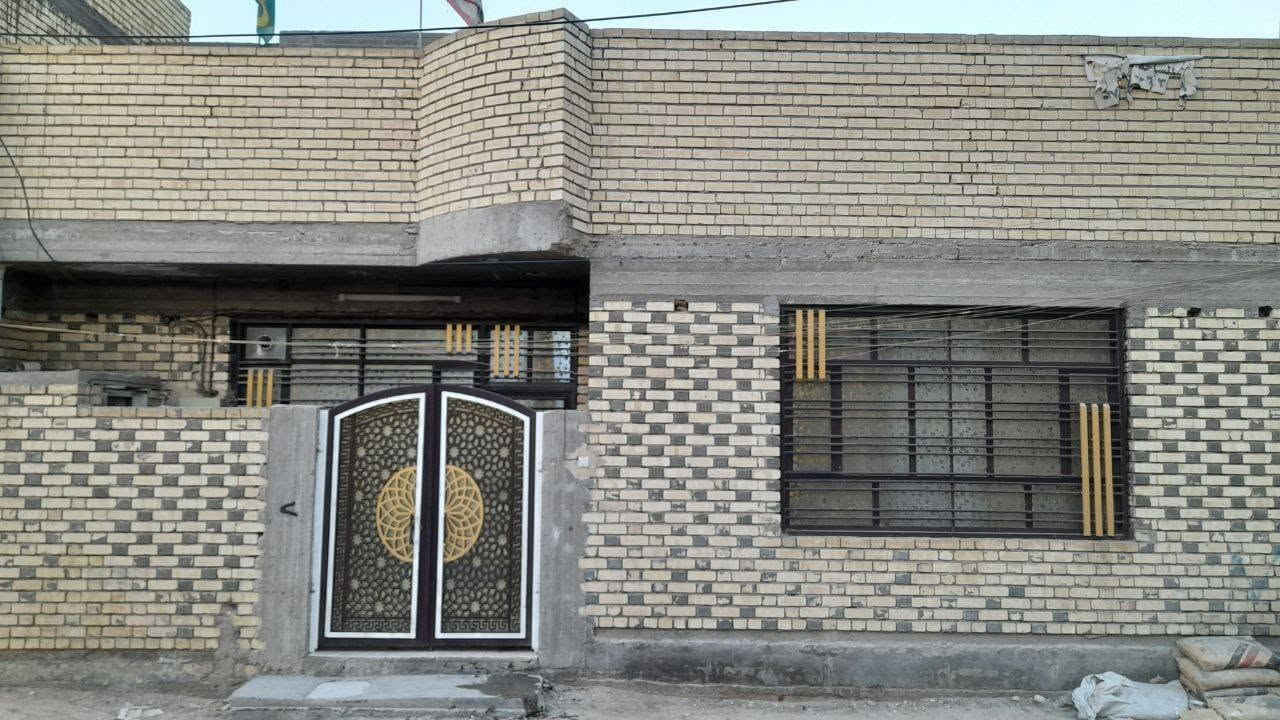 السلام عليكم دار للبيع طابو زراعي سند 25 المساحة 150 متر ركن بناء حديث سنة 2022. طابقين اربع غرف نوم 5×4 + صالة 6×4+ مطبخ 6×6 +حولي + ثلاث حمامات  +منور 4×2 الطابق الأول منجز من كاشي +سيراميك فول والطابق الثاني نقص لبخ للغرف(بياض) 
العنوان: الشعلة قطاع السادس شارع فؤاد المصور خلف فوج الطوارئ شارع مقرنص
للأستفسار الأتصال بصاحب الدار 
الرقم: ***********
