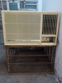 مكيف طنين ونص اصلي شغال هوه وقفص ماله البيع سعره250الف 07730039597