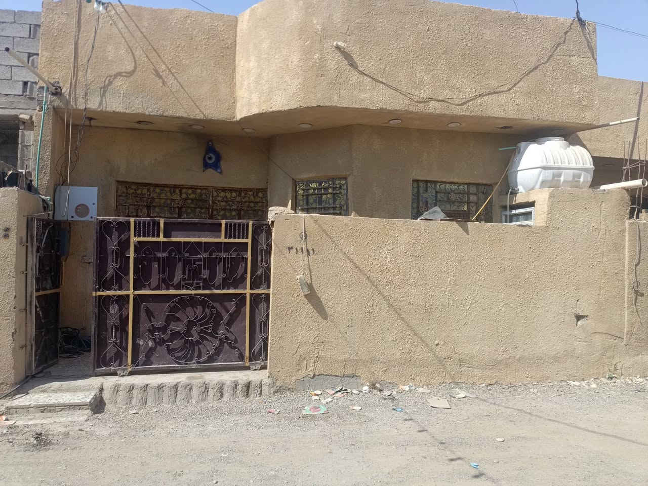 السلام عليكم بيت للبيع مساحه البيت 108متر التفاصيل 
1غرفتين نوم 4*4
2صاله 
3 مطبخ
4استقبال 4*4
5حمامات داخليه وخارجيه 
البيت كامل بناء حديث 2023
كاشي سراميك شتايكر 
سند 25
المكان جسر دياله الجديد الكرغوليه شارع بصف اسواق السوداني 

السعر 65
وباقي التفاصيل اتصل واني بلخدمه ***********
