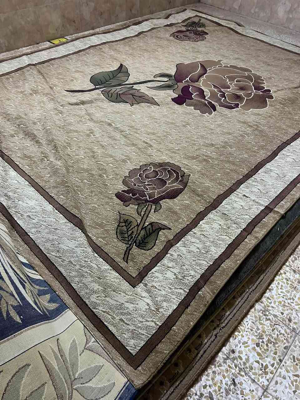 السلام عليكم زوالي الشمال (سليمانيه)مستعمله ثقيله وباسعار مناسبه بين الخمسين والتسعين نظافه جيده تركي وكاشان ايراني 4في3 القياس و3في2 فقط احترامي  العنوان تل البنات قرب مسجد التقوى(***********)
