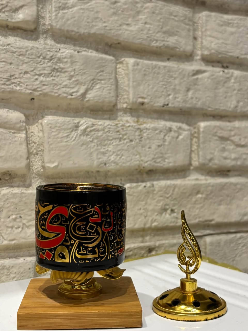 شوێن بۆن و بغورد 😍🔥
شێوازی بەکار هێنان بغوردەکە چەرخێکی لێدەدەیت و دەیخەیتە ناو کوپەکەی وە بۆنەکەی لە سەرەکەی بڵاو دەبێتەوە .
زۆر ئەصڵ 
هەم بۆ جوانی و هەم بۆ بۆن خۆشی ماڵەکەت بەکاردێت 
سلێمانی 
نرخ تەنها ٧ هەزار 
***********

نص مكتوب في الصور:
- ته نها ٧ حه وت هه زار
- ***********
- V ته نها حه وت هه زار