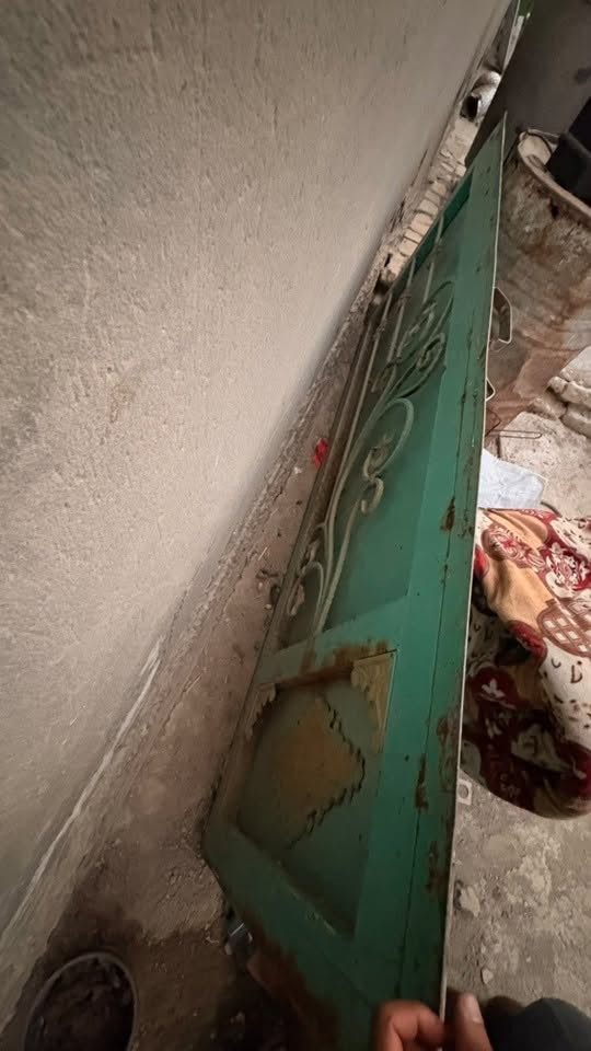 باب للبيع دفتري 3طلاگات
وحديد الي بصوره وياه طول مترين 
مثل مل موضح بل صوره 
هاذا رقمي ***********
