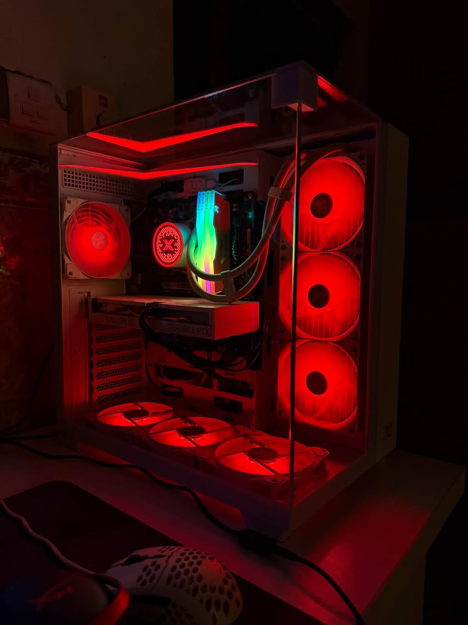 سلام عليكم
Pc مواصفات 
Rtx 4060 3 fan 8g
Amd ryzen 5600x
Ram 32 ddr4 4000 T-force 
M.B gigabyte B550 MK 
Hard LEXAR SSD M.2 1T
PSU ROKET 650
COOLING FENIX 360 
ARCTIC WH EN4300
تجميعه حلوه ومناسبه ونضيفه كلش 
سبب البيع اريد اطور 
سعر 1300 وبيها مجال بسيط 
مكاني بغداد
تواصل ***********

