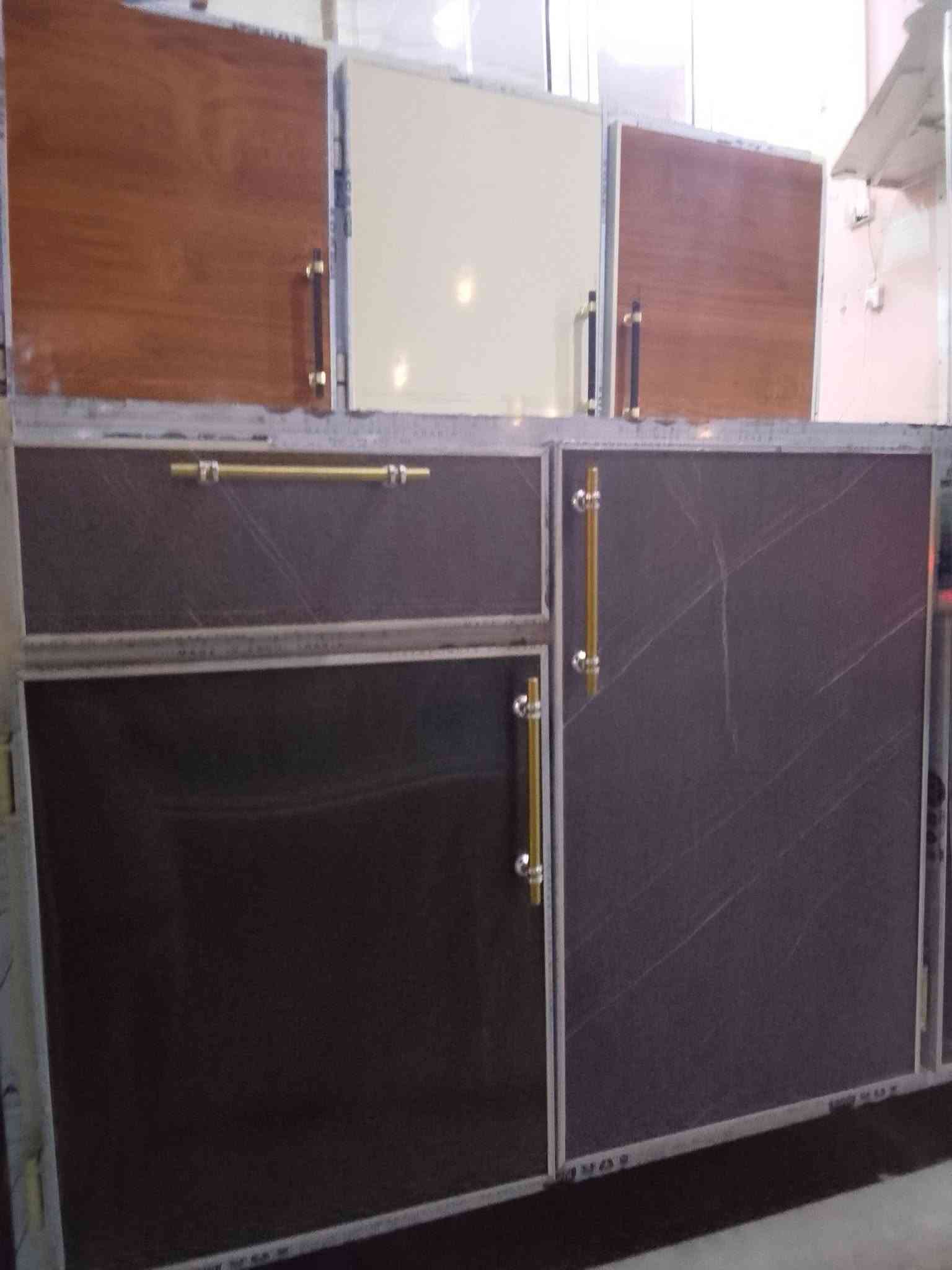 معرض ومعمل بيت القلعه لانتاج الديوان والتخم بسعة عشرة مقاعد او أكثر وعمل غرف نوم حطاطه درجه اولى بحسب الطلب وعمل كاونترات الالمنيوم بكافه الموديلات والانواع وباسعار مناسبة موقع المعمل باب الغربي قرب جامع الفاروق القديم وموقع مراكز البيع الفرع الأول هيت حي الچري قرب جامع عبدالله بن المبارك ومركز بيع الثاني هيت حي العمال قرب مطعم الرسول الكريم فأهلا وسهلا لأستفسار الاتصال على رقم التالية 0783310099او ***********
