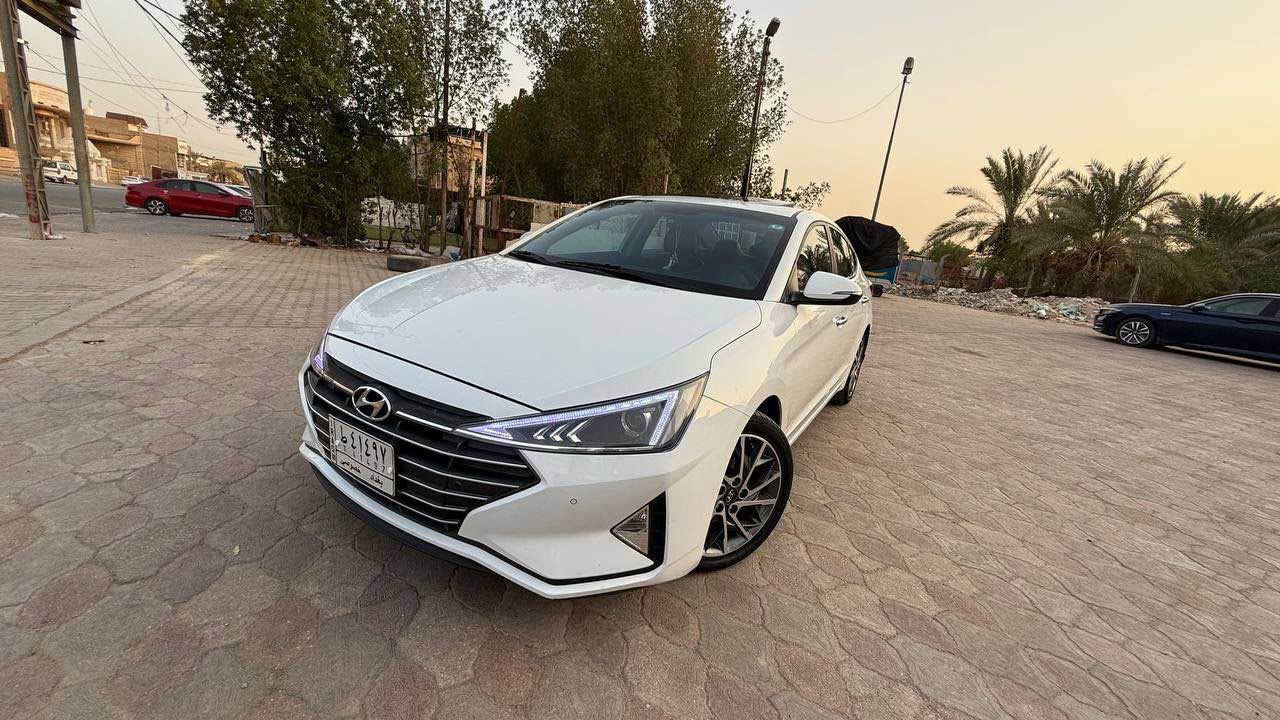 السلام عليكم
فول 1/1 مايحتاج اعد مواصفاتهه
 النترا خليجي 2020 
رقم بغداد بأسمي تحويل مباشر 
ماشيه 95 الف حقيقي 
مكفوله من الصبغ والتبديل ولبارد
 كير محرك كله مكفول
مكان السياره النجف 
السعر 165 
عليهه اضافات
 عازل حراره للزجاج
وزراعه عدسه للايت +لد
*********** النجف, العراق

