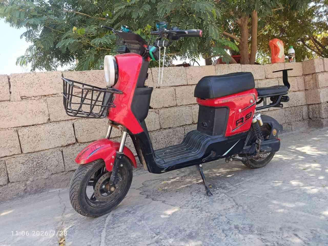 السلام عليكم 
دراجه شحن للبيع 
ار ٩ 
مبدل ٣ بطاريات جدد
يمشي بالشحنه الوحدة ٦٠ كيلو
السرعه الحقيقيه ١٠٠
بريك امامي خلفي 
اشاره دبل اشاره 
لايت عالي ناصي
السعر ٥٥٠ وبي مجال  
البايسكل فول مواصفات 
ما صار ٤ اربعه اشهر من اشتريته 
الشاحنه بلادي اصليه
الاغراض الباقيه كلهن بلادي فقط بطاريات مبدل ٣
الاتصال على الرقم
سويج بصمات ٢

 
***********
