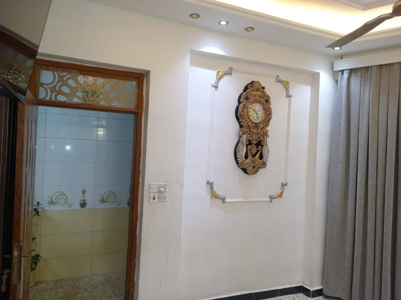 السلام عليكم بيت بل رواد 62ونص قاطين ثلاث غرف نوم واستقبال حامات 2توليت خارجيه لاستفسار الاتصال على الرقم ***********
