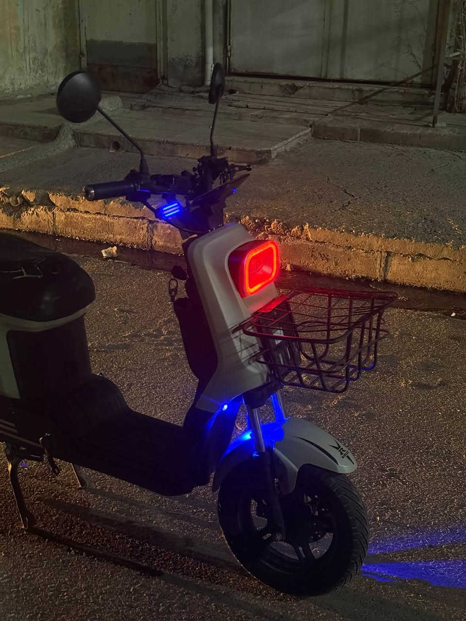 السلام عليكم ماطور R8 للبيع السعر 500الف البطاريات انضاف او شرط ما منفوخات 5 بطاريات دبل الماطور من شركه WINLEE حيدر النيار الماطور جدا نضيف او بي مجال عنواني حي النور للتواصل ***********
