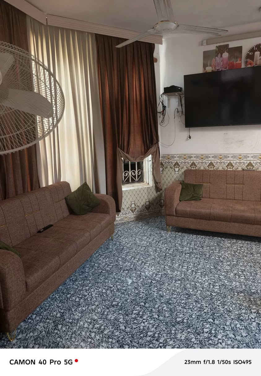 بيت للبيع طابو زراعي سند ٢٥ بي قرار قاضي باسمي مساحه ١٢٠ متر يتكون من استقبال وصاله ومطبخ وصحيات عدد /٢ وغرف نوم عدد /٣ طابقين العنوان ورديه خارج سيف سعد مقابل جامع العكام للاستفسار الاتصال على الرقم ***********
