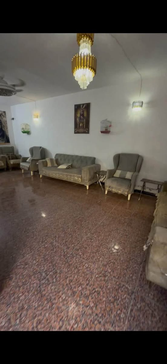 السلام عليكم يتوفر لدي 100 متر عكاده من 200 متر نباع منه 100 بقت 100 الجهه بيها كل الخدمات بقت عنوان حي الجهاد مربع الفين سعر 110 مليون 
وانسب من سعر قطعه ارض ابيعلك كاع مو بلبناء 
*********** وات ساب
