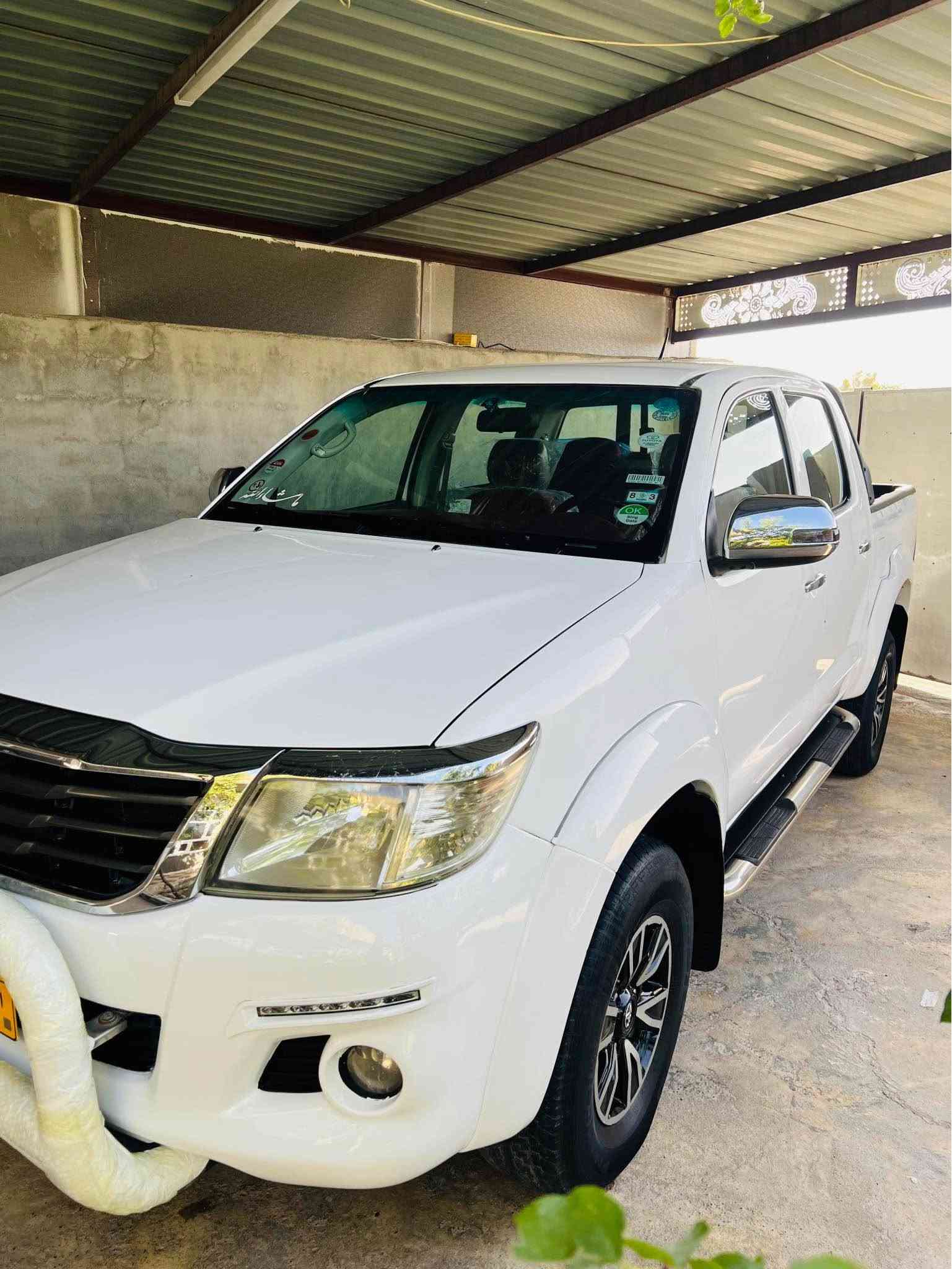 TOYOTA HILUX 2013
موديل 2013گئر عادي
گئرو مه كينه به شه رت 
ده بل ئه سل به شه رت
ته خمي پئشي نوئيه
تايه ويلي نوئيه 
سه ياره سبوخ عامه 
پشتو پئشي كه پسه بئ داخلي 
نمونه له جواني 
سه نه وي خلاس بوه 
ته عويل به شه رت 
*********** واتساب اكر, نينوى
