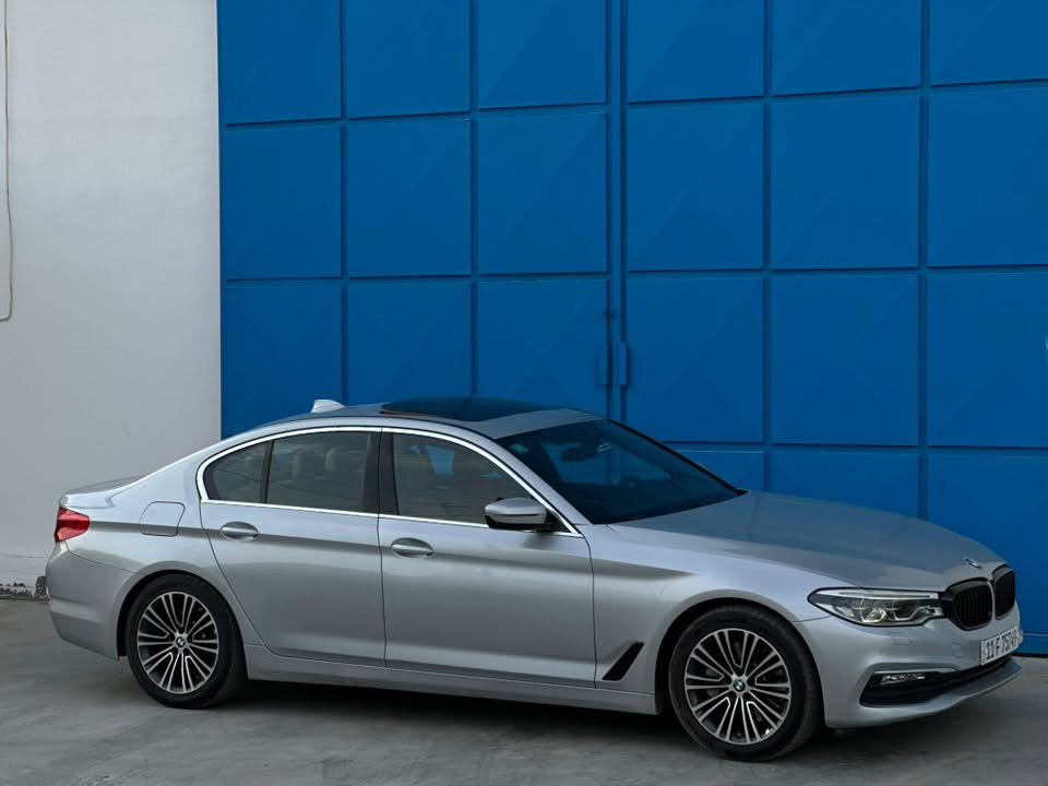 بي ام دبليو 530i 2019
سيارة وارد امريكي ماشية ٩٣ mi 
حادثهة بنيد بدون دواخل وباب خلفية كلير فقط 
سيارة كلهة على وضعهة بلادية مابيهة اي تعديل فول مواصفات سبورت لاين اكس درايف سيارة داتاشو لاتات فول داينمك تتحرك وية لستيرن تحكم شاشة بحركات اليد دشبول m يتغير ثيمات وية النضام مالقيادة وانارة داخلية محييطية متغيرة مواصفات هواي يعني البقية معروفات صندوك كهرباء وبصمة وفتحة وكشنات حظن وفول كهرباء وتدفأة 
سيارة صفر مسج مابيهة اي نقص كاملة
مكاني بغداد زيونة 

رقم *********** واتساب 
سعر ٢٣٠ ورقة وبيهة مجال
