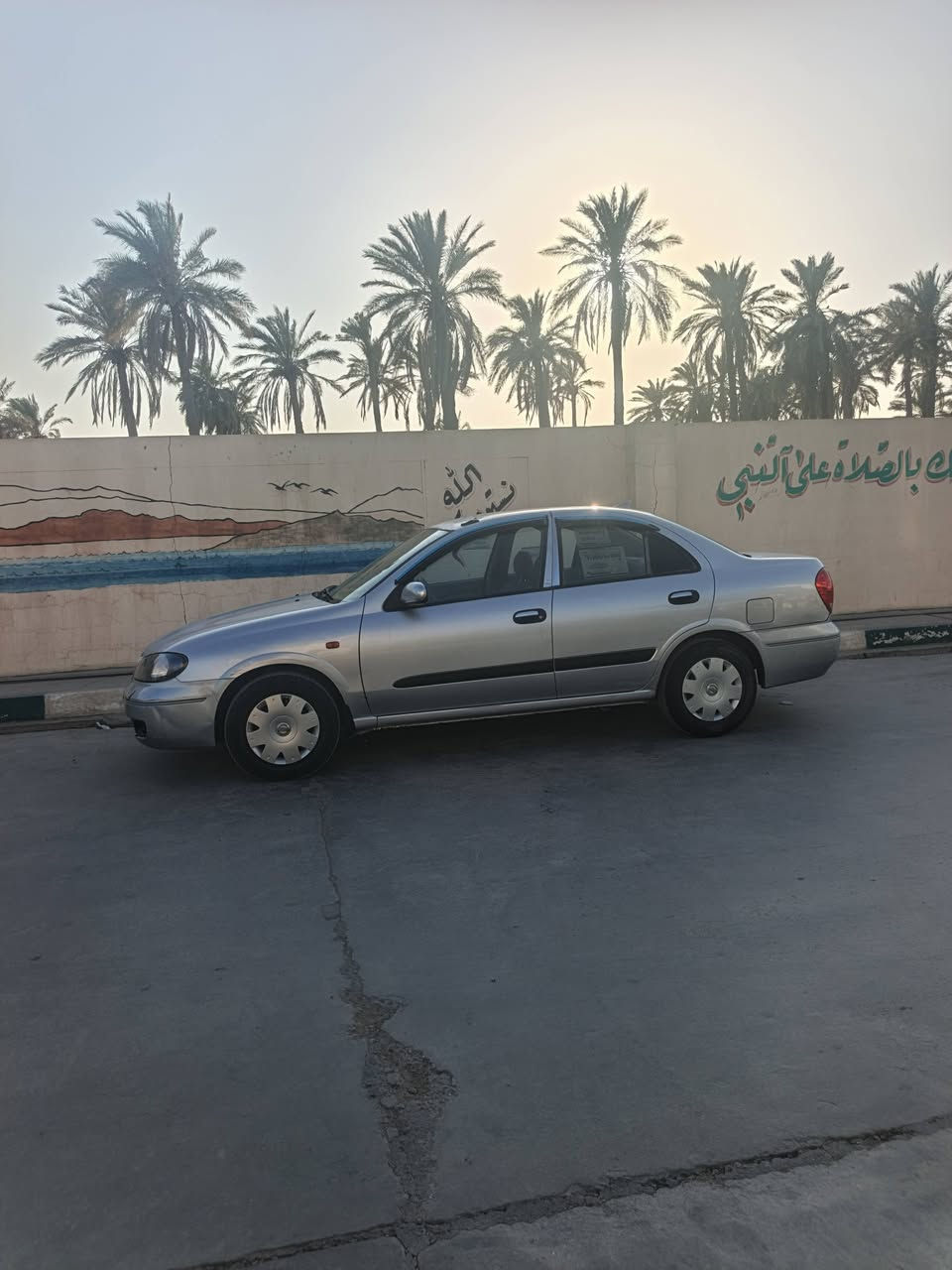 السلام عليكم اخوان عندي نيسان سني ياباني ٢٠٠٨ ياباني رقم بغداد انكليزي تحويل ثاني يوم السياره ( كير عادي) 
اخوان السياره جديده وبلاديه 
بيها فقط الجاملغ الامامي الايمن مصبوغ الباقي مكفول وبدون بدواخل 
السياره حيل حلوه وبلاديه وخرسه من تشتغل وخرسه من تمشي 
( كير + مكينه + تخم تاير + حداديه امامي وخلفي+شاشه+داخل بيجي) كله مكفول وجديد
نقص السياره فقط كمبريسر التبريد 
السعر ٧٨ مكاني بغداد ابو غريب 
للاستفسار *********** او ***********
