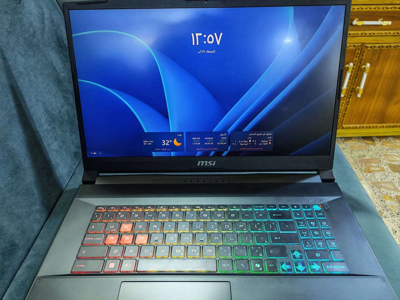 لابتوب استخادم شخصي فترة امتحانات وانترك 
MSI Katana 17 HX B14w

المعالج: Intel Core i9-14900HX
كرت الشاشة: NVIDIA GeForce RTX 5060 Laptop GPU 8GB GDDR7
الرام: 32GB DDR5
التخزين: 1TB NVMe SSD
الشاشة: 17.3 إنش
دقة الشاشة: Full HD 1920×1080
معدل التحديث: 144Hz
نظام التشغيل: Windows 11
الكيبورد: RGB
الاتصال: Wi-Fi + Bluetooth
المنافذ: USB-A + USB-C + HDMI + RJ45 Ethernet + منفذ سماعة/مايك
البطارية: 75Wh
الشاحن: أصلي
الوزن: حوالي 2.7 كغم
ويا هدية كيبورد وماوس 
وسماعة رايزر اصلية 
شاحنة وكارتونة الجهاز موجودة وجميع الاكياس

الجهاز مناسب للألعاب، المونتاج، التصميم والبرامج الثقيلة، وحالته ممتازة.
انطي بي ضمان شكد تريد لابتوب كلش قوي 

السعر 2200  مليونين وميتين قفل 
***********

