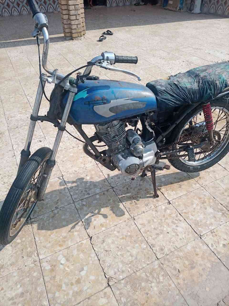 بدون وراق • محرك ما مفتوح • نظيفه
