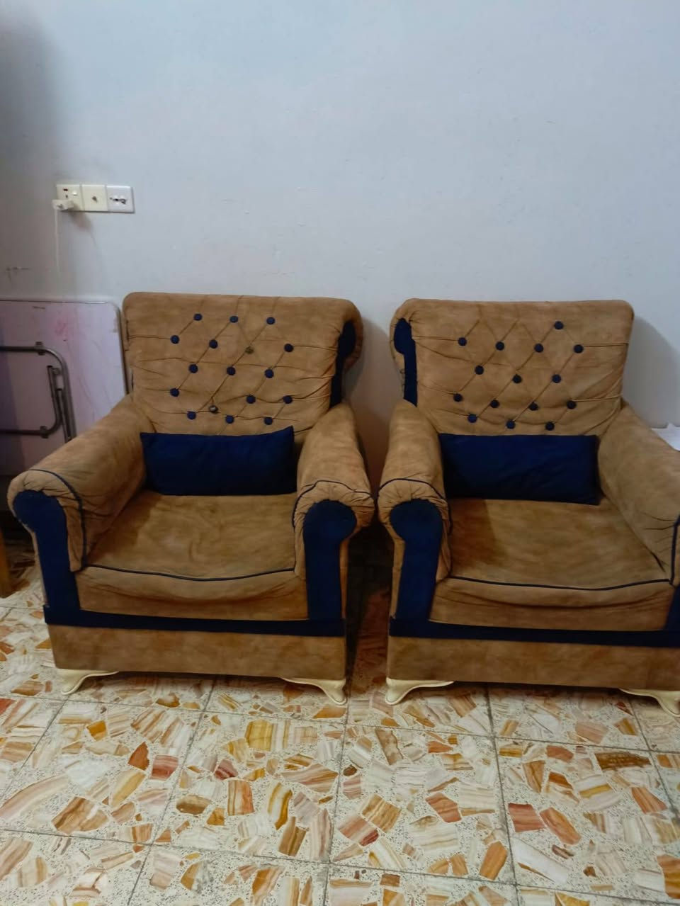 تخم 8 مقعد بيه ضرر السعر 75 
*********** واتس اب او اتصال
