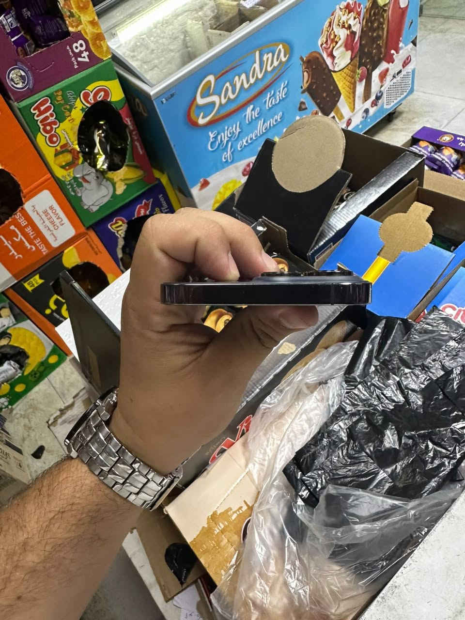 سلام عليكم ايفون 14برو ماكس نضافته مثل ماموضح بالصور ذاكره 256بطاريه 69 غراضه كامله رايده 700 الف 
مكاني حي الاعلام تقاطع درويش 
***********
