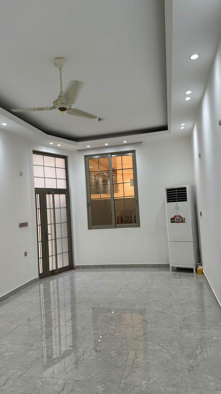 🔖 AG 359

🏡 دار مميزة للبيع – شارع النيل

📍 الموقع: شارع النيل – ثاني بيت
📐 المساحة: 200م²
📏 الواجهة: 10م

🏠 تفاصيل الدار:

🔹 الطابق الأرضي:
▫️ استقبال: 4 × 8م
▫️ صالة أمامية: 4 × 5.25م
▫️ مطبخ: 4 × 4.25م
▫️ غرفتان نوم: 5 × 4م لكل غرفة

⬆️ الطابق العلوي: نفس توزيع الطابق الأرضي

💰 السعر: 500 مليون
🤝 قابل للتفاوض

📞 للتواصل:
📞 للتواصل 
***********
اسامه ابو مصطفى 
‏تابع قناة أعمار للعقار في واتساب: https://whatsapp.com/channel/0029Vb7TVNn2ZjCuSde4pu1L
قناه تلكرام 
https://t.me/EmarAqar
***********
