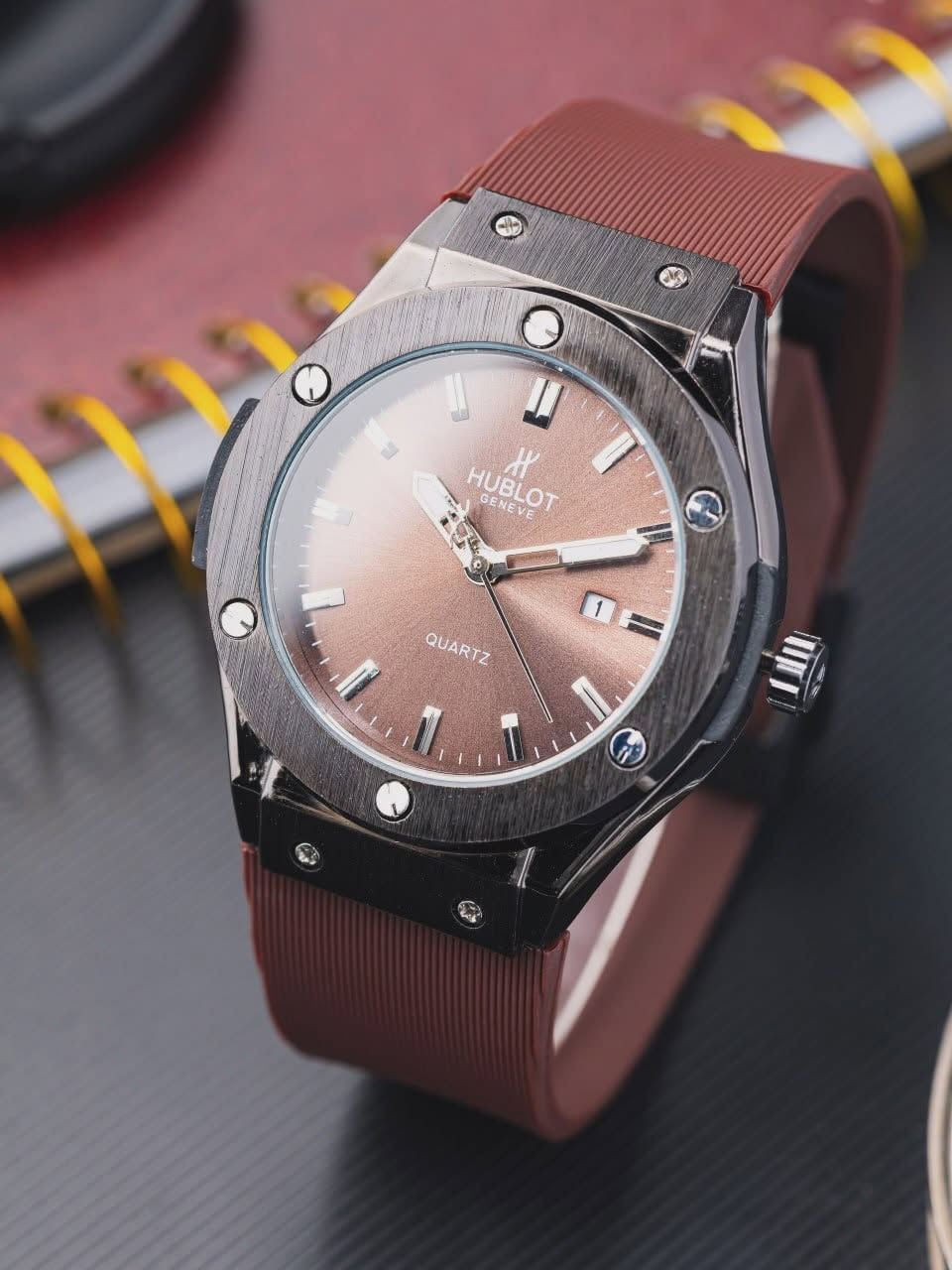 HUBLOT | هابلوت
ساعة رجالية صُممت للرجل اللي يعرف قيمة التفاصيل.
حضور قوي، تصميم راقٍ، وأناقة ما تمر مرور الكرام. 🖤
☑️ضمان سنة 
☑️سير ربل 
☑️قفل فراشة 
☑️نافذ شهري 
☑️سل ستيل 
☑️عقارب لومينوس ضوئي 
☑️السعر خاص 
☑️للحجز مراسلة الصفحة 
☑️متوفر توصيل لكافة المحافظات 🚛
***********
