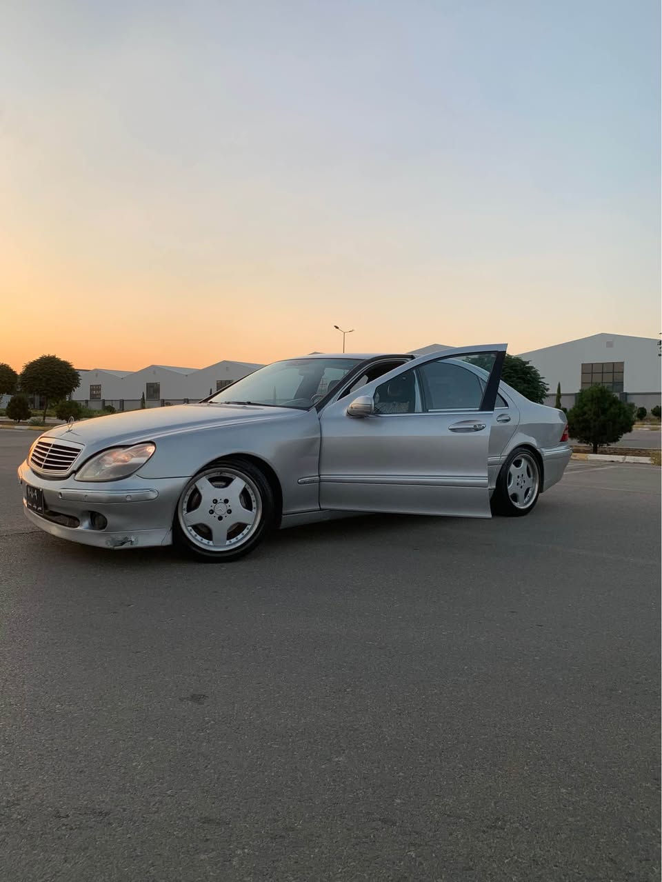 مارسيدس  
S550 
غە واس 
مۆدێل 2005
ساغ 
 دە عمی نییە. 
پێش و دوای  کە پسە
دوبە ی 
مو س وبڕاوە بە شەرت 
 
دە رگا لارج و ناو vip
کوشن جلدو کوشن هیتە ر و کارە بای 
گێڕ عادی و ئۆتۆماتیک 
٨بستۆن 
سالۆنسا سە وت سپۆرت 
شاشە ئایپادو کامێرا 
پە ردە 
تە حدید سورعە 
ئاوێنە ئیشارە ت 
4تایە و ویلی تازە ی سپۆرتی لە ژێرە 
سڵایت 
7گێڕ  
گێڕو مە کینە و هە مو گیانی مە زبوت و بە شەرت هیچ نوقسانی تیا نییە 
هە مو گیانی لە سەر دە قی شە ریکە ماوە تە وە 
بە شەرتی ئە وە ی ماڵی کە س نە بێ دزیاری نە بێ. پارە ی کە سی تیا نە بئ 
ئە وە هه مو زانیارییە کانییە تی تکایە  بۆ پرسیار تێل مە کە 
جوابی کۆمێنت نایە مە وە ئیشی قەرزو قیست ناکە م 
ئە گە ر موشتە ری  لە مە سنجەر یا لە ژمارە تێل بکە   
لە سێمانیم 
سعری ٦٢ گە ڵا 
***********
ەوتس ئە پیشی لە سەرە السليمانية, العراق
