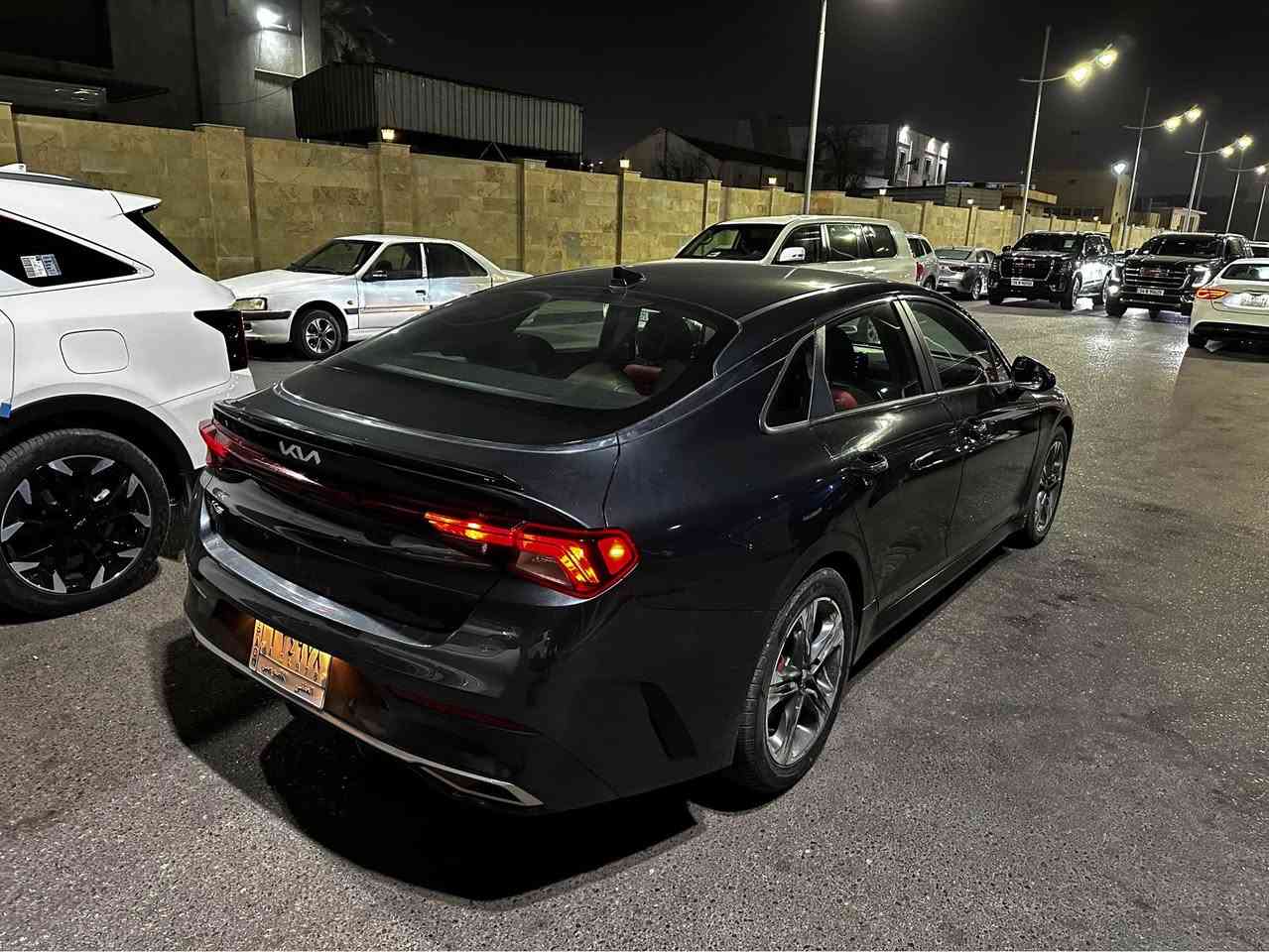 K5  22 وراد امريكي معوقين مثنى ماشية 55 الف قابل للزيادة 
قطعتين تبديل بنيد حادث امريكا و باب خلفي عكس السايق بالعراق السيارة جاهزة ومابيها اي نقص واستخدام شخصي السعر 138 وبيها مجال ان شاء الله للتواصل ***********  والسيارة موجودة بالبصرة البصرة, العراق
