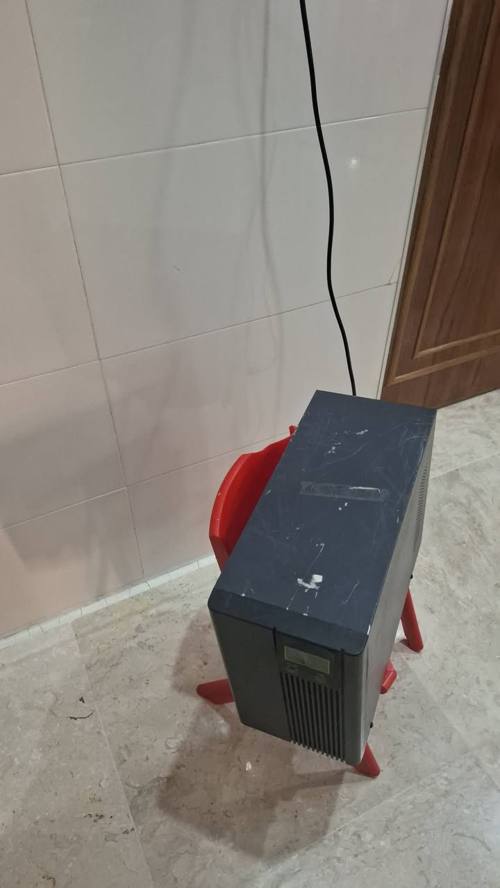 السلام عليكم ups نوع SKG
حجم 2kv  اونلاين نوع SKG للبيع بي عطل يمكن بالشحن غير شي ابيعه عاطل السعر 85وهذا رقمي  ***********
