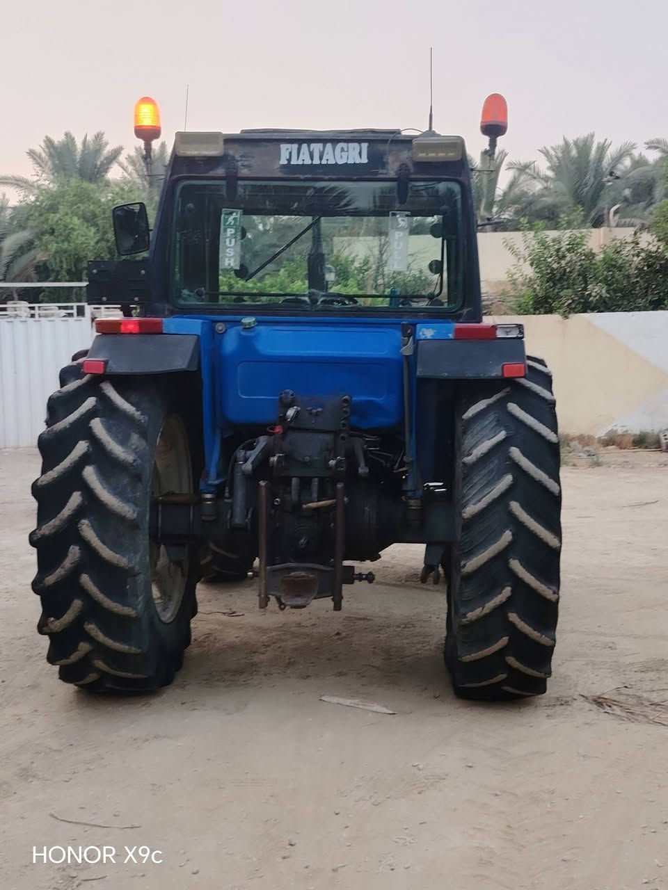 سلام عليكم
مكينه فيات حجم 100و 10 سوبر  تكمه عريضه اكسن بارز تبريد بلاد ويل برماخ سلايت لا خياس ولا صبغ  رقم واسط  بأسمي تحويل مباشر أي إستفسار الإتصال على الرقم التالي ***********

نص مكتوب في الصور:
- HONOR X9c