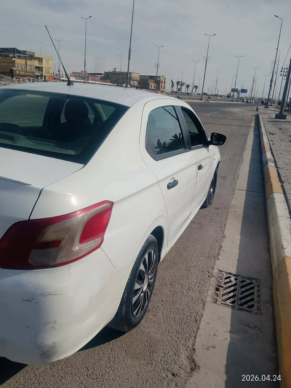 السلام عليكم ورحمة بيجو فرنسي ٢٠١٤ السياره مكفوله اي نقص ما بيه اي استفسار بخصوص السيارة اتصل *********** او بل الخدمه السعر 55او قابل للتفاوض
