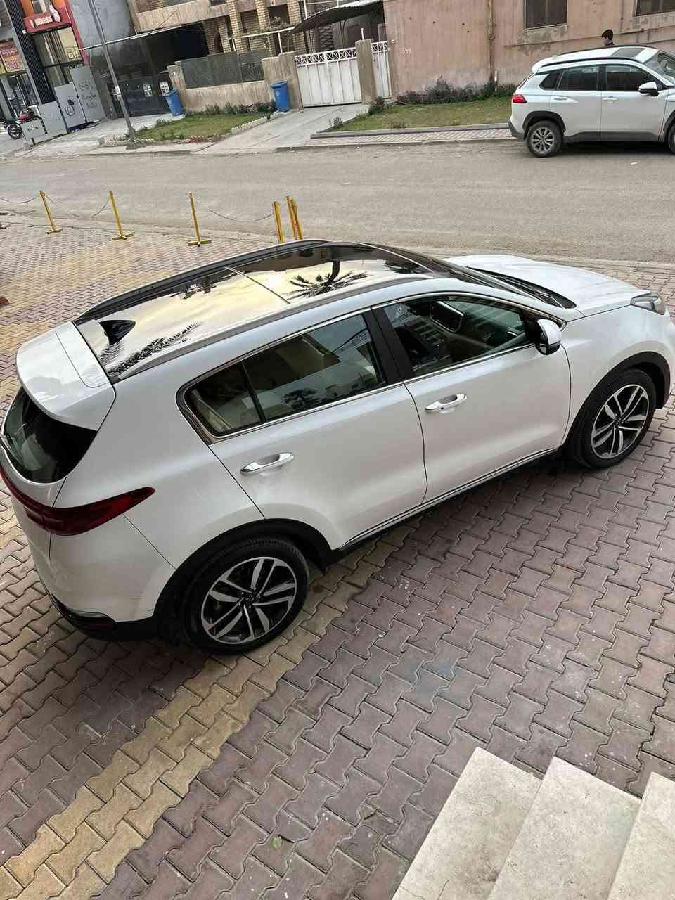 🚘 للبيع | كيا سبورتج 2019 فول مواصفات
موجوده باليرموك الاربع شوارع 
🔹 الموديل: 2019

🔹 النوع: Kia Sportage

🔹 اللون: أبيض صدفي 
لون الجام زيتوني 
🔹 السعر 19,800$ قابل للتفاوض بالمعقول.

المواصفات 
-فول مواصفات (للأخير)

✅ بانوراما

✅ بصمة تشغيل ودخول ذكي

✅ شاشة وكاميرا خلفية

✅ حساسات أمامية وخلفية

✅ مقاعد جلد

✅ مقاعد كهربائية

✅ تدفئة وتبريد للمقاعد

✅ هاند بريك إلكتروني + Auto Hold

✅ Drive Mode

✅ إنارة LED/Xenon

✅ كروز كنترول

✅ مرايا كهربائية

✅ فتحة صندوق كهربائية 
📍 السعر المطلوب:١٨.٣٠٠ دولار
📞 للاستفسار***********
السيارة نظيفة وجاهزة للفحص، والبيع للمشتري الجاد فقط. بغداد, العراق
