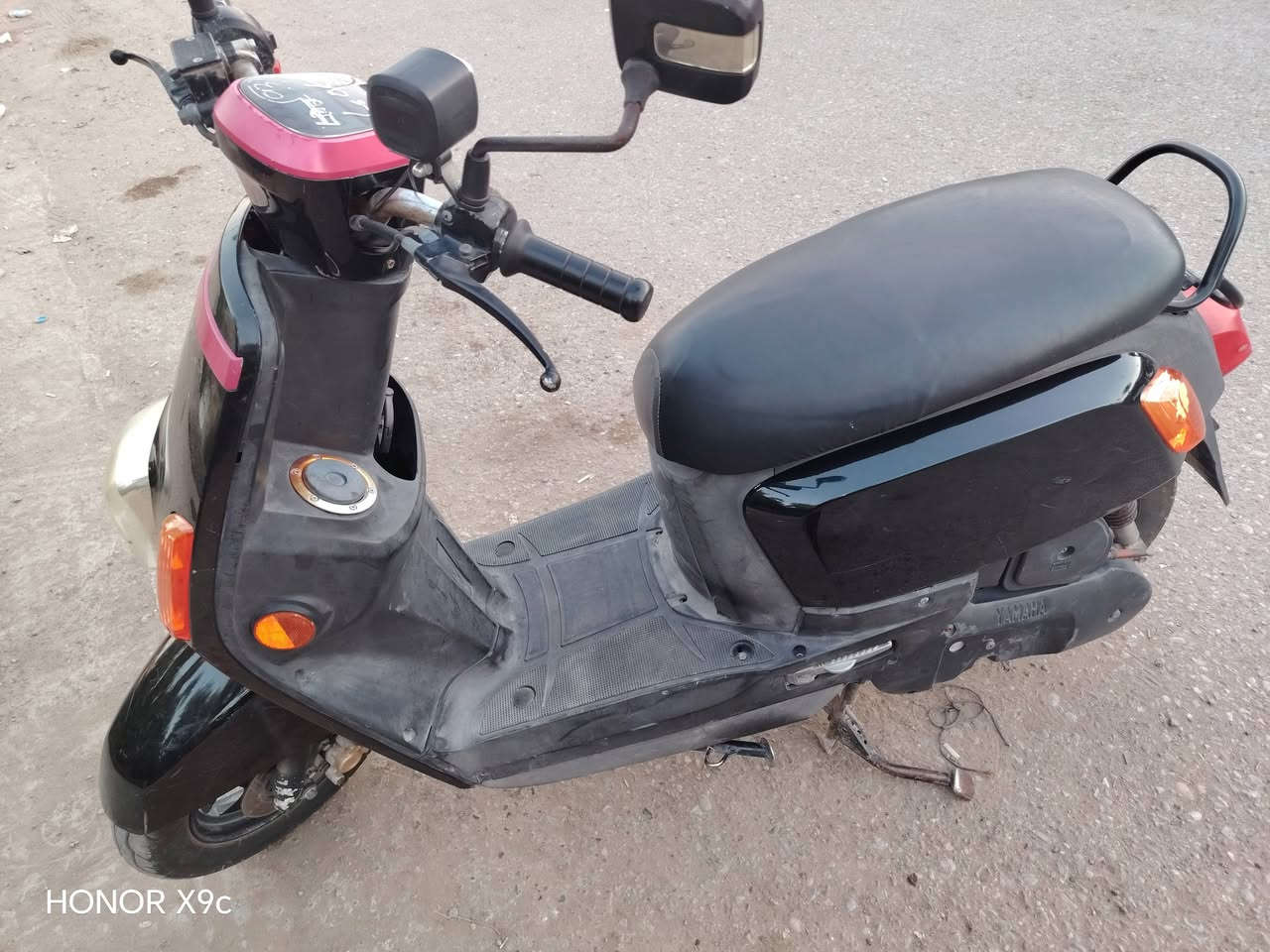 بوليسي نوزل رمبه مكفوله كفاله عامه مكينه كهربايات  كفرات بلادي سعر 850 بيه مجال
***********

نص مكتوب في الصور:
- HONOR X9c