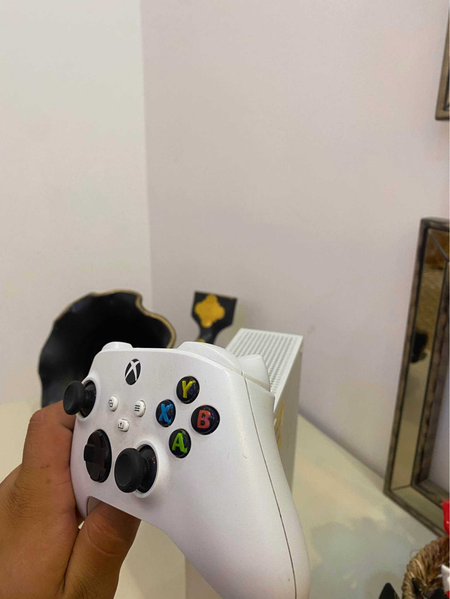 Xbox Series S • ٥١٢ جيجا • ضمان شهر