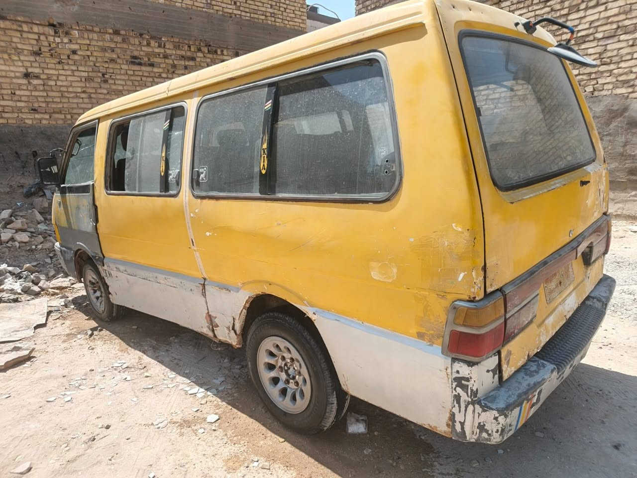 بسته للبيع موديل ٩٤ سياره شواصي كير اكسن حداديه تخم تاير جاهزه بس محرك بيه بخار قليل بدي بلا ضربه شواصيه انضاف بلا راعي سعره ١٦٠٠ وبيه مجال  مال بيع متوازي على بيعته راعيه بلنجف ببصخير *********** رقم راعيه مكلف بلنشر
