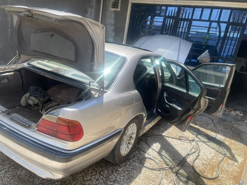 الادمن الكروب المحترم

السلام عليكم 

بي ام 740i اصل خفاش مديل ١٩٩٥

مكينة 40 اصل 

الكير تمساح 40 اصل 

حدادية امامية خلفي نظيف تقريبا ٨٥ /١٠٠ 

نظام اي بي اس شغال

تخم تاير جديد ويل ابلاد ١٦

شاشة اندرويد  تحكم استيرن ونظام الشاشة 

كشنات جلد كهرباء نضيفات لا شك ولا فطر

تبريد الكمبريسر موزين تبديل يرادلة فقط???

كهربائيات كلها شغاله من كل النواحي ناصي عالي دبل اشارة يمين يسار ماسحة مري  (دبل جام اربعتهم )شغالة. الانارة الداخلية كلها ابواب وسقف وشمسيات كلشي شغال 

بردة كهرباء بلاد شغالة

سنترلوك  ابلاد ريمونت اسويج ابلاد 

جنطة شفط 

صبع مصبوغة حزام هم نظافة وجراد وجمالية الها سنة ٢٠٢٣ عند اهلها القبلي 

السيارة بسمي رقم دولي انبار تحويل في اي وقت

 السعر 65 من الاخير

مراوس حسب القناعة 

مكان السيارة بغدادتقاطع النهروان 

رقم الهاتف واتساب خط 
***********
