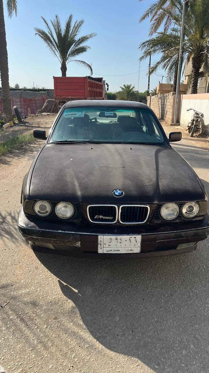 السلام عليكم بي ام موديل 91
525 رقم بغداد مسكر 
 كير ومحرك مكفول 
شرط تحويل 
سياره مكفوله من ضربه 
بس صبغها جارد 
 حداديه جديده 
تخم تاير جديد
 
مكان سياره بابل مشروع المسيب 
***********
سعر 38 بيها مجال
