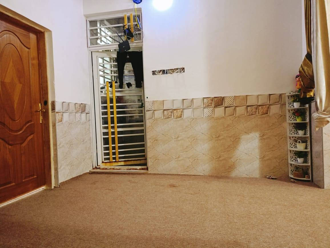 سلام عليكم بيت للبيع 100 متر مربع. كربلاء  الامن داخلي. 3 طوابق كامل من بورسلين كامل 
الستفسار عل هاتف ***********
