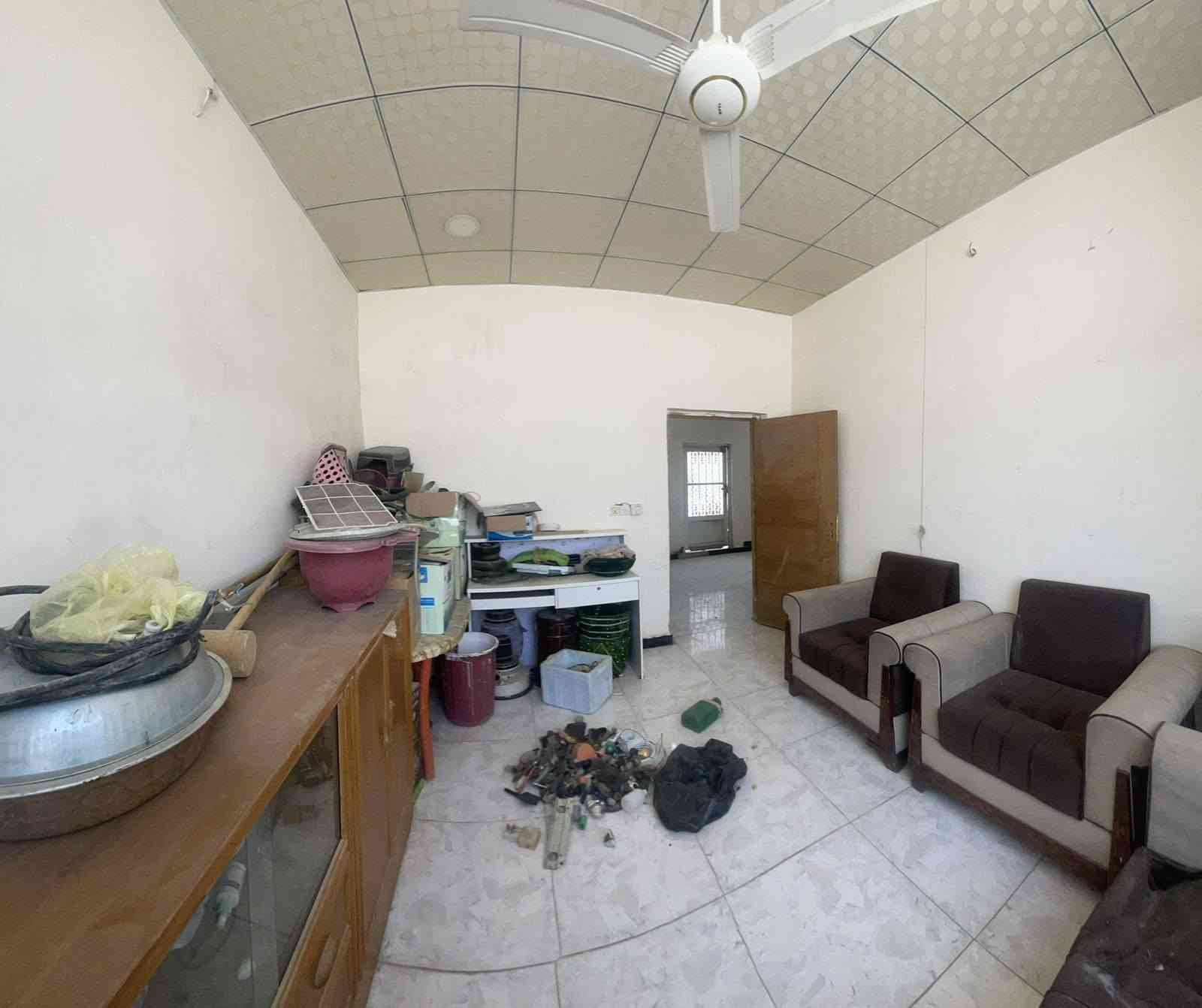 بيت للبيع طابقين مساحته 👈 160م
طابقين اربع غرف نوم
طابق الاول غرفتين نوم وصاله ومطبخ وصحيات داخلي وخارجيه 
طابق الثاني غرفتين نوم وصاله 
البيت  وجاهز من كلشي 
الطابق الاول سيراميك الارضيه 
الطابق الثاني بناء جديد محد ساكن بي بورسلين الارضيه وسقوف ثانويه 
الطرمه كرانيك الارضيه
المطبخ سقوف ثانويه وحيطان سيراميك 
بيت جبير ومرتب  ساحبين ميزانية كهرباء

السعر 👈 ( 37 وبي مجال ) 

#للاستفسار 👈         ***********
