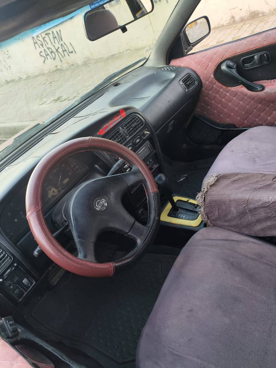 السلام عليكم 
للبيع نيسان برايمر موديل 1991
محرك كامري 
كير اوتماتيك 
شرط التحويل 
السنوية لل 30 
 مكلف بل نشر رقم صاحبها *********** كركوك, العراق
