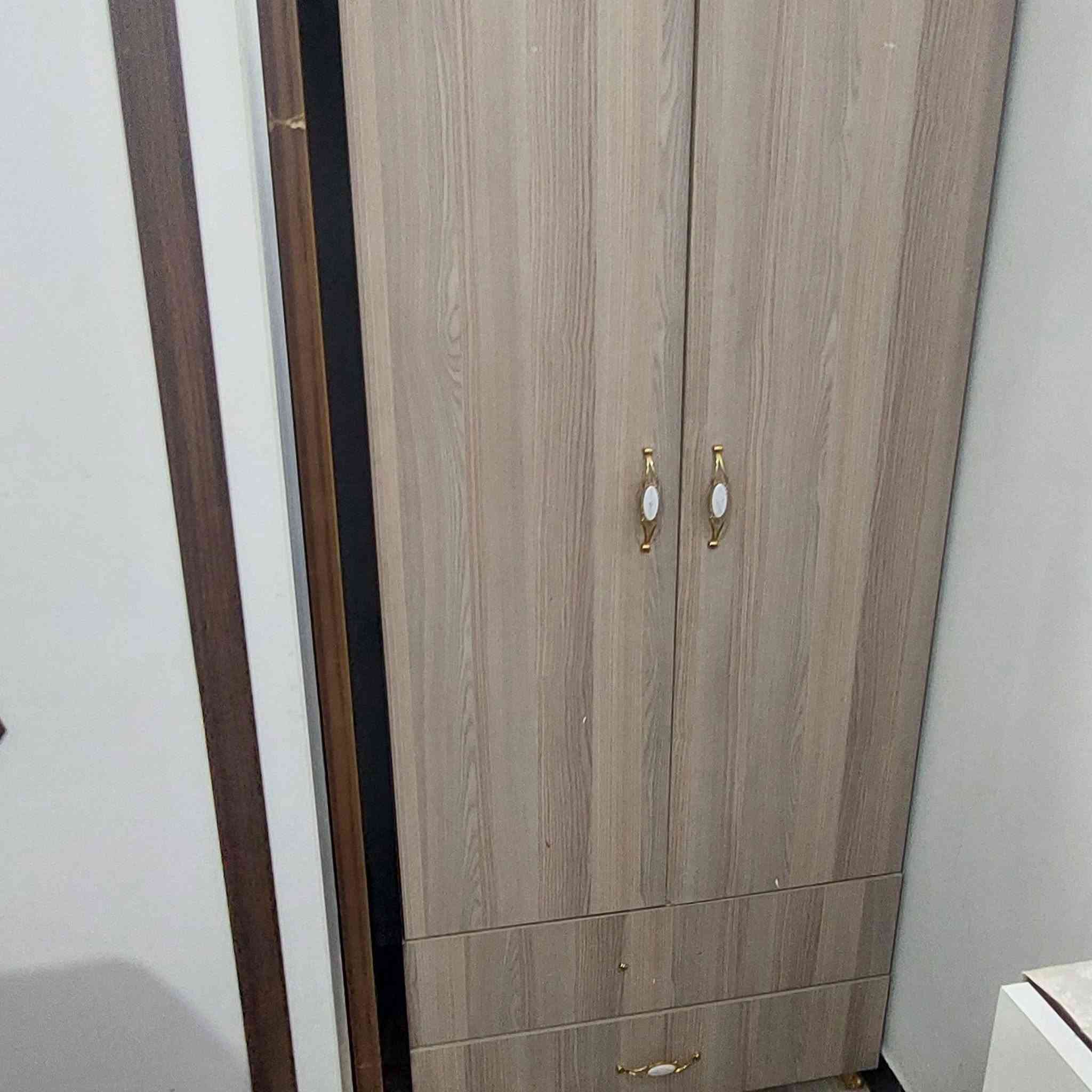 كنتور  تركي  نضيف  جدا  اخو الجديد  بابين  بسعر ٨٠  الف
للتواصل  
***********
