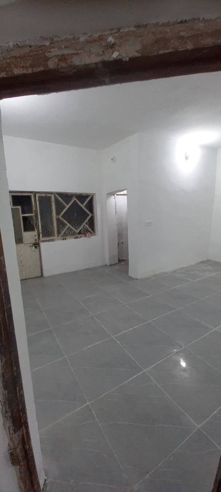 طابو صرف • ٣٠٠م • ٤ محلات مؤجرة