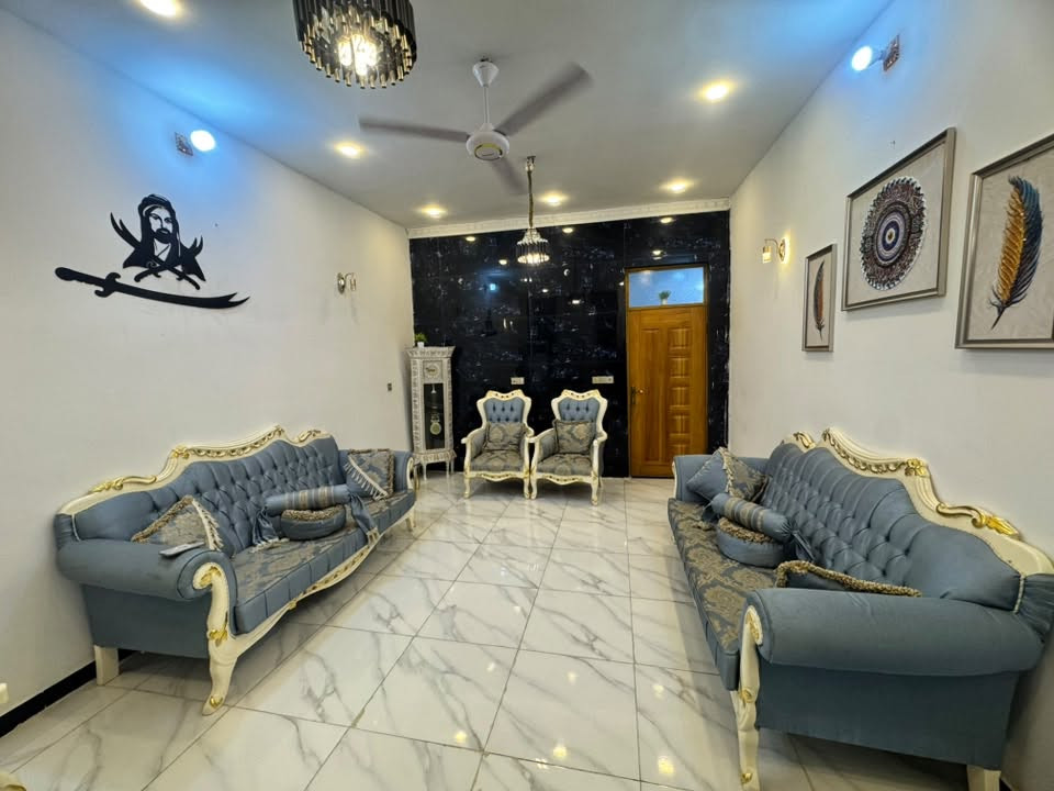 السلام عليكم
دار للبيع مساحة 300 متر طابو زراعي سند ٢٥ 
طابقين 
يحتوي على استقبال مطبخ صاله ٤ غرف نوم صحيات خارجية وداخليه 
حديقه كراج 
بيت كلش جديد 
العنوان بغداد المدائن سلمان بأك قرب تقاطع حساني 
مقابل بستان سيد علي 
الاستفسار

‭***********
