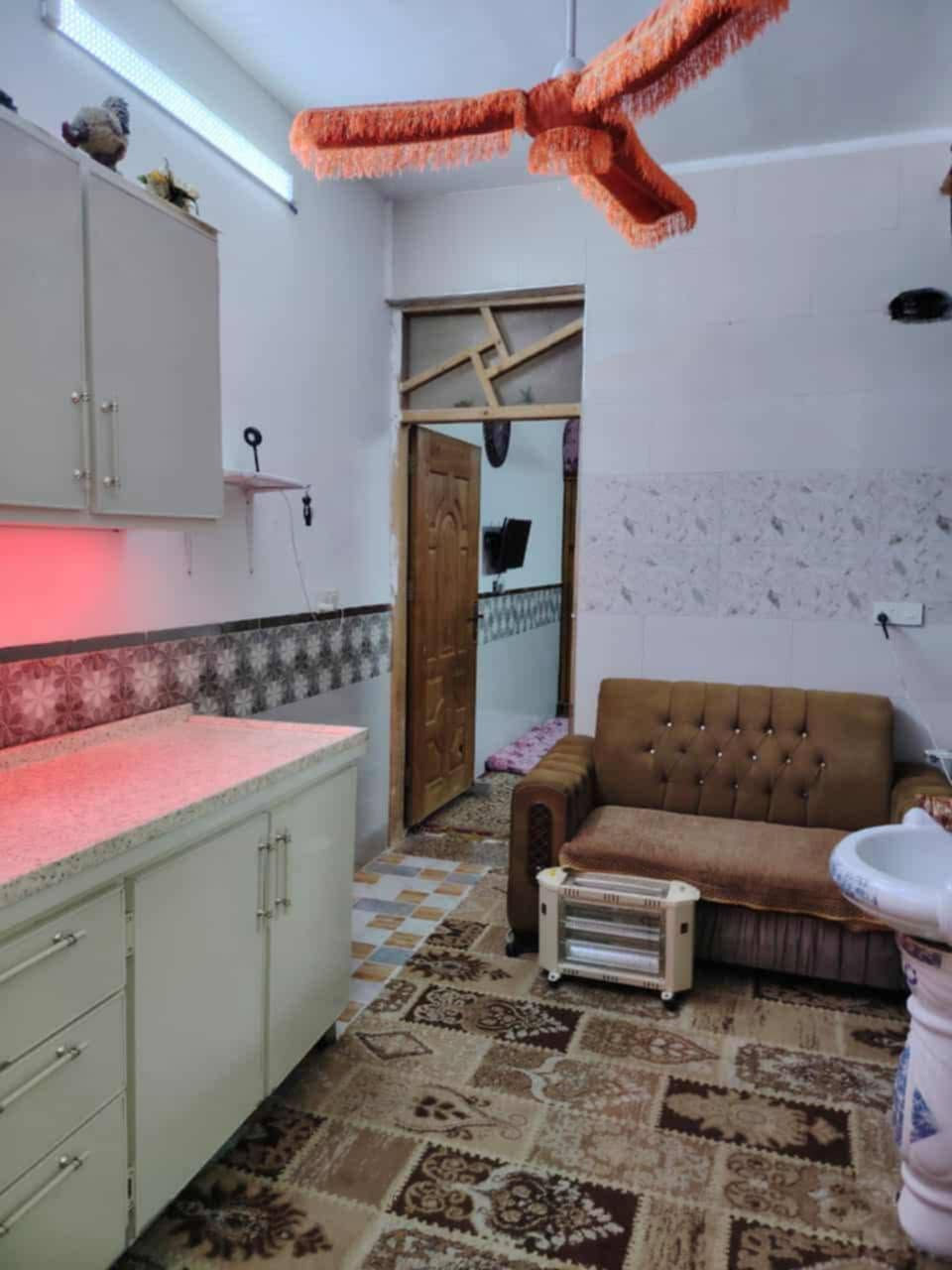 السلام عليكم 🏠

بيت 120متر زراعي سند17 

العنوان بوب الشام شارع السوك

غرفتين نوم والثالثه كامله ناقصها بس سكف

والباقي واضح بل صور كامل من كلشي 

السعر 65مليون للاستفسار***********
