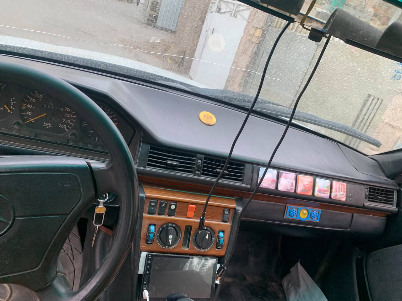 مرسيدس دب • ١٩٩٢ • رقم بغداد