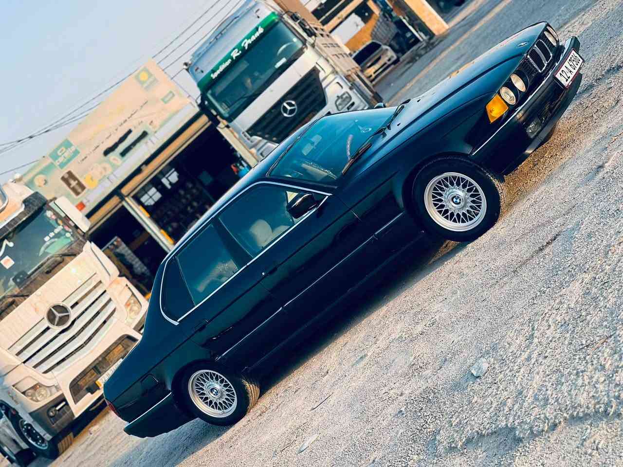 للبيع بي ام موديل 1994 حجم 730 مكينه وكير شرط محرك 735 المرغوب فل السياره فول توماتيك عده الفتحه تبريد ثلج 🧊 ع سويج رقم نينوى انكليزي بسمي اني الشرعي شرط الوكاله والتحويل سنويه لي 2031 السعر 55 وبيها مجال 💵 بدون ضرر صبغ جماليه قفل مركزي وايرمنيه كلها شغاله طخم تايه طخم ويل طخم ورا وكدام كلو جديد سياره جاهزه ما يعوزها ربع *********** // *********** مكان السياره موصل الايمن
