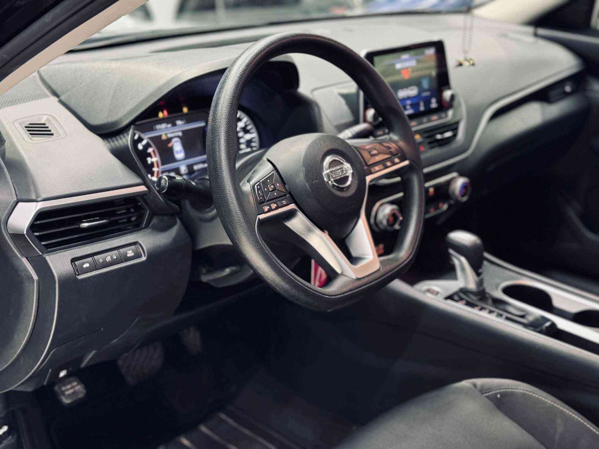 🔺للبـيع  او مراوس
   نيسان ألتيمـا
Nissan Altima 2022 

🔸اللوحات : النجـف معوقين (28) وكالة عامة سنتين وتداور 
🔸الضرر: تبديل جاملغات امامية نفس اللون وصبغ قليل بالبنيد والجاملغ الخلفي  اقل شبر 
🔸الموديل : 2022
🔸الفئة : SV
🔸حجم المحرك : 2,5L  / 4 Cylinders 
🔸اللون : أسـود .
🔸المفتاح : بصمة عدد 1
🔸عداد المسافة : 62 الف ميل .
‏🔸Airbags : الستيرن .
🔸نظام الدفع : Front - Wheel Drive
🔸عدد الركاب : 5 راكب
‏🔸(VIN) | 1N4BL4DV6NN374223

🟢 مواصفات اخرى
( المقاعد مخمل أسود ، شاشة ، كاميرا خلفية ، كرسي السائق كهرباء ، حساس النقطه العمياء ،ويل كب حجم 17 inch )

🔸السعر: (140) 

☎️***********
