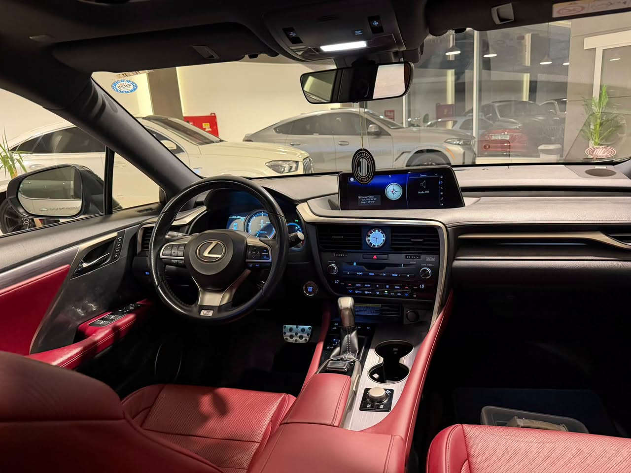 السلام عليكم 
للبيع فقط بدون مراوس
 لكزز  RX350 F Sport موديل 2019 خليجي وكالة ماشيه 70 الف كيلومتر ايد وحده من الشركة لحد الان
🚨بصمتين شركة وكارت وياها 
السياره اعلى مواصفات (بانوراما ورادار ونقطة عمياء وكشنات جلد احمر بلادي وتبريد وخزن وبصمات وصندوك كهرباء وفور ويل وبردات وكامرا وتحديد مسار وحساسات وبعد كلش هوايه مواصفات 
السياره مكفوله بدون صبغ حتى الدعاميات بشرط وگير ومكينه وحداديه كلها بشرط 

السياره مرقمه وجاهزه 
السعر : 295$ ورقه 
للاستفسار: ‭ ***********  ‬
العنوان : السليمانية المعارض الجديده معرض(الجاف)
