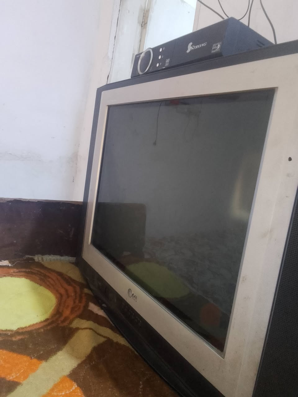 تلفزيون الجي البيع وشراي يدخل خاص السعر 30 وبي مجال نضيف كلش صوت وصوره
